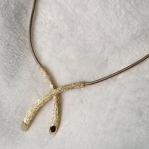 TRIFARI CROWN T TAG GOLD TONE DESIGNER SIGNED NECKLACE TEXTURED PENDANT